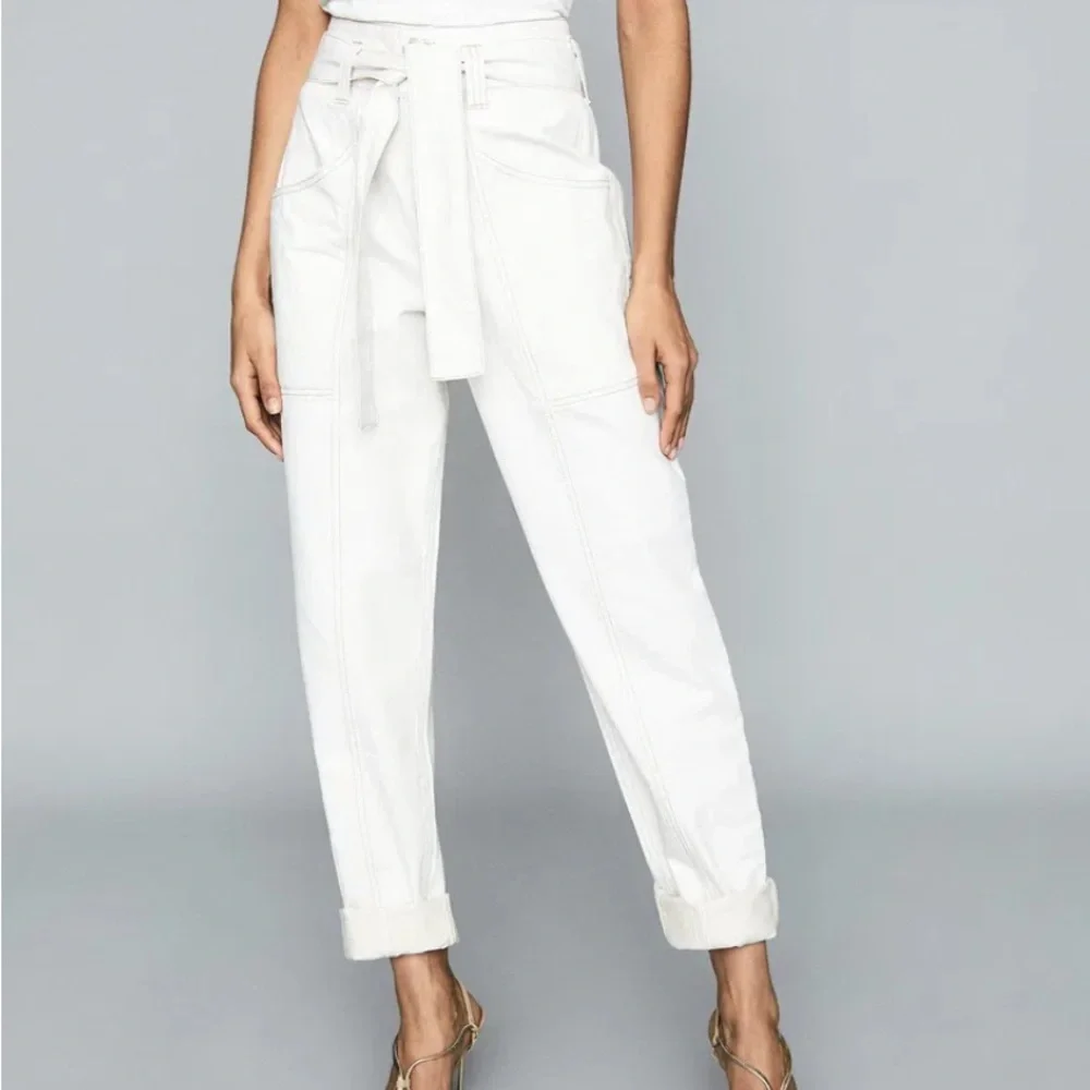 Reiss Chantelle Mid Rise Tapered Belted Jeans‎ In Ecru Size 30 NWOT